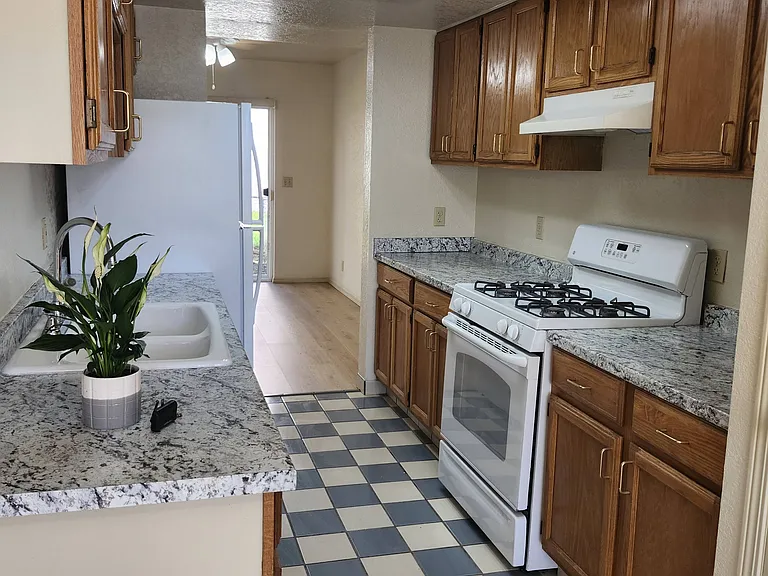 15170 N Stevens St #B — Photo 7