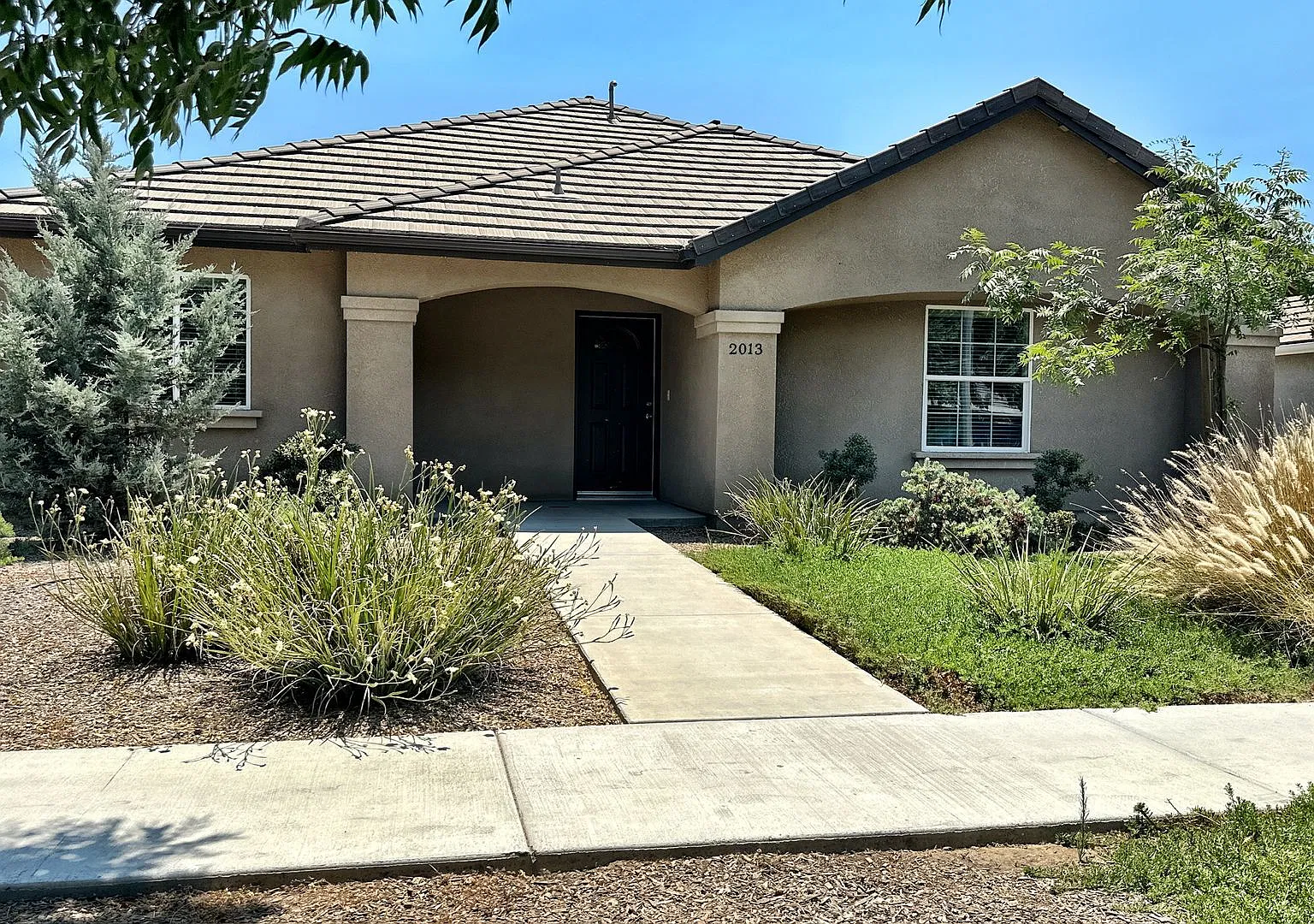 2013 Bella Oaks Dr. - 2 Bedroom 2 Bath - Del Lago - Tulare — Photo 2