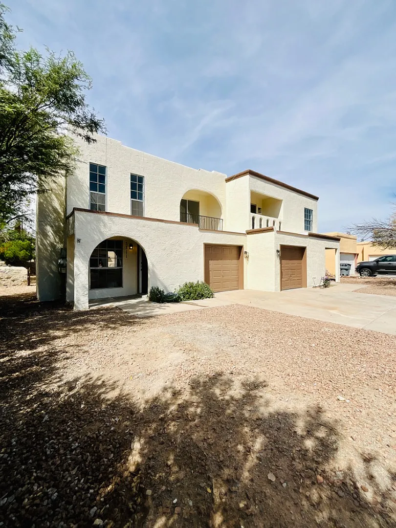 Unit Photo - 5509 Oakbriar Cir #A
