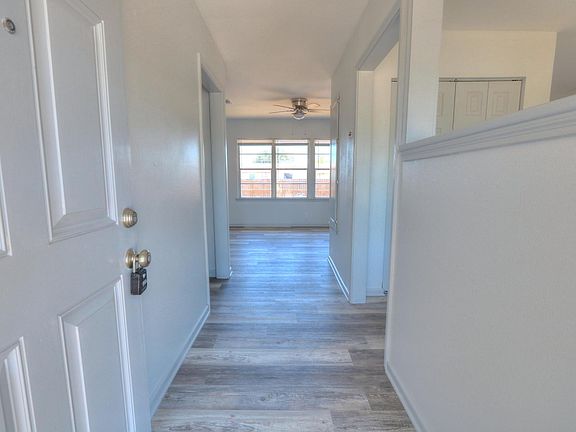 2nd image of 1037 Woodlawn Cir