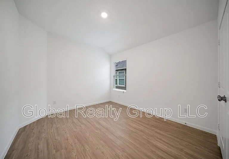 9105 Navarro Vis — Photo 14