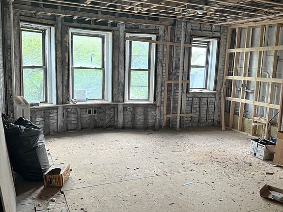 3rd image of 285 Lynn Shore Dr APT 305