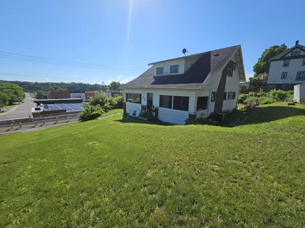 202 Franklin St, Elroy, WI 53929