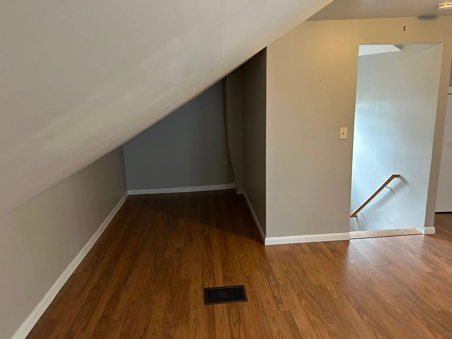 5 bed, 2.0 bath, 1749 sqft, $2,150 — Photo 2