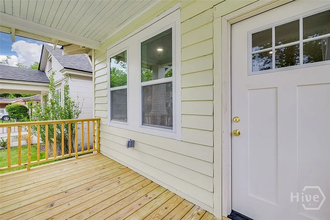 2 bed, 1.0 bath, 1012 sqft, $2,400 — Photo 3