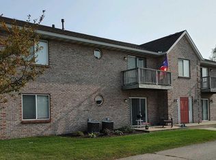 5698 Andrews Dr APT 1, Roscoe, IL 61073