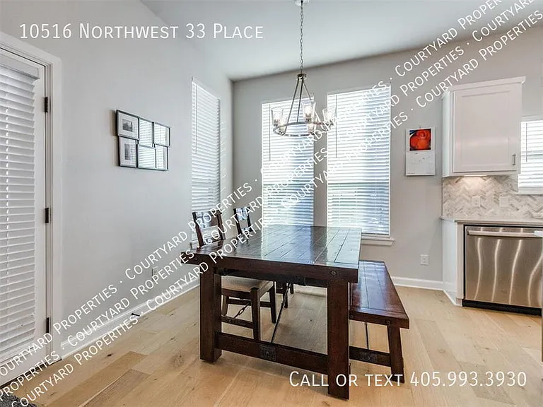 10516 NW 33rd Pl — Photo 32