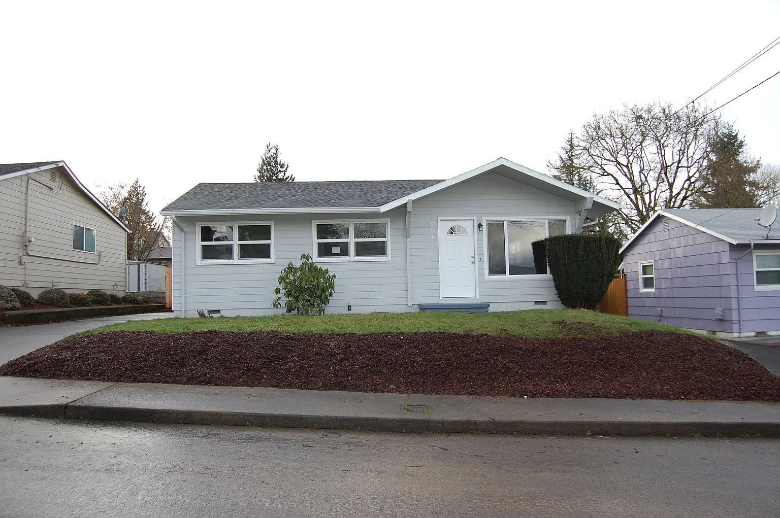 9211 N Seward Ave photo 1