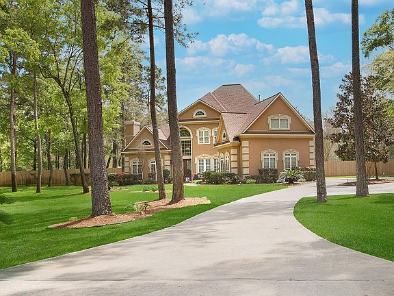 2nd image of 10218 Clubhouse Cir