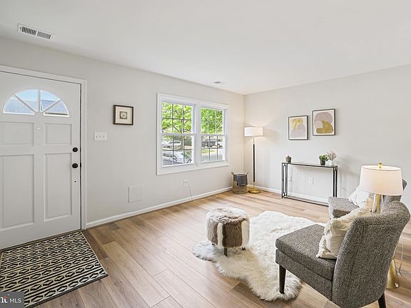 3rd image of 6614 Elk Park Ct