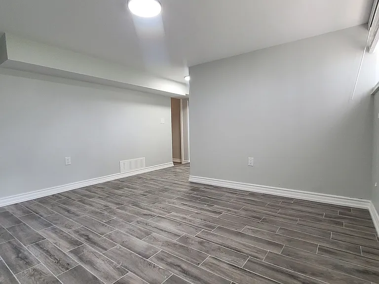 114 Empress Ave #LOWER — Photo 8