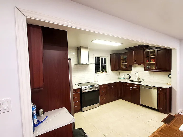 16 Cresthaven Dr — Photo 8