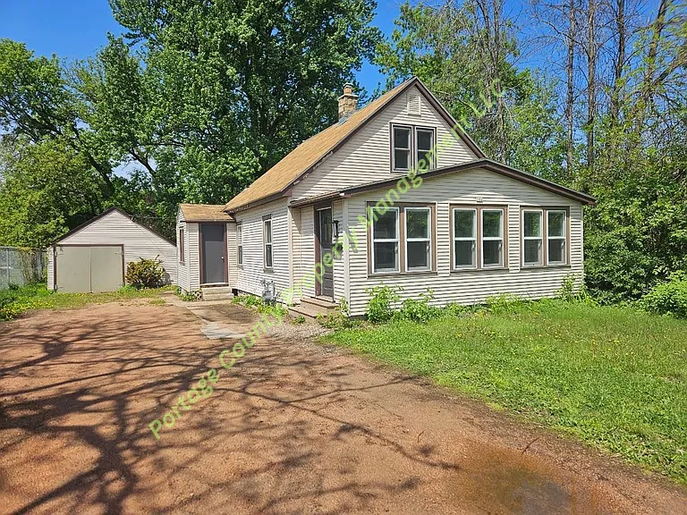 748 Isadore St — Photo 1