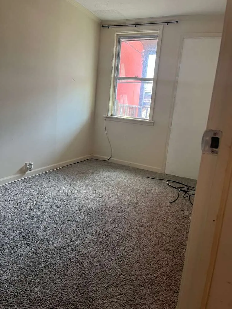 3 bed, 900 sqft, $1,550 — Photo 4