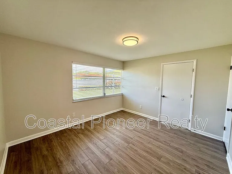 14903 Imperial Point Dr N — Photo 19