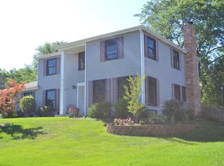 1862 Creekside Dr, Wheaton, IL 60189