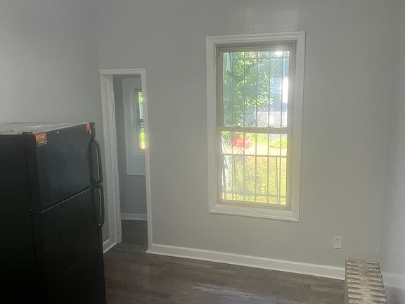 4th image of 276 S 8th St Floor 1
