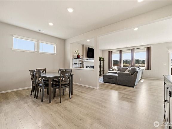 5th image of 1106 SW Pendleton Way