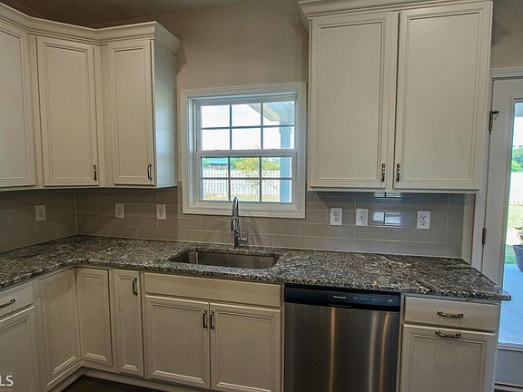 5th image of 319 Pearl Moss Ln