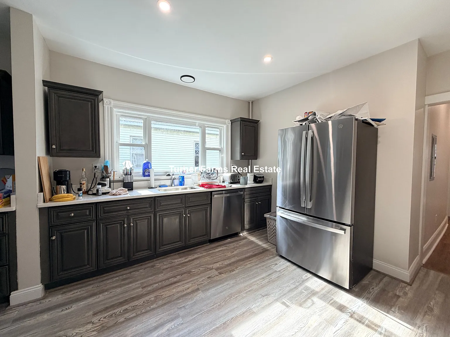 5 bed, 9999 sqft, $7,500 — Photo 2
