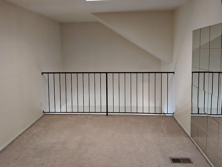 1247 Henderson Ave — Photo 10