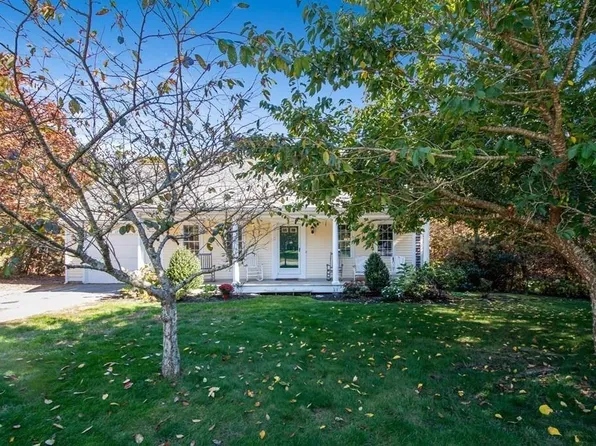 17 Quashnet Woods Drive, Mashpee, MA 02649