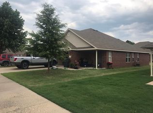 1614 N Willowbrook Dr, Fayetteville, AR 72703