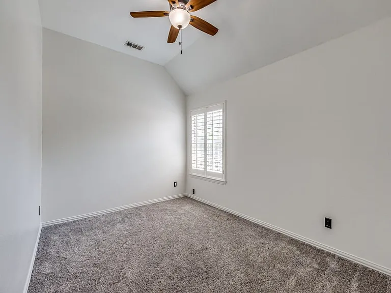 4684 Old Pond Dr — Photo 16