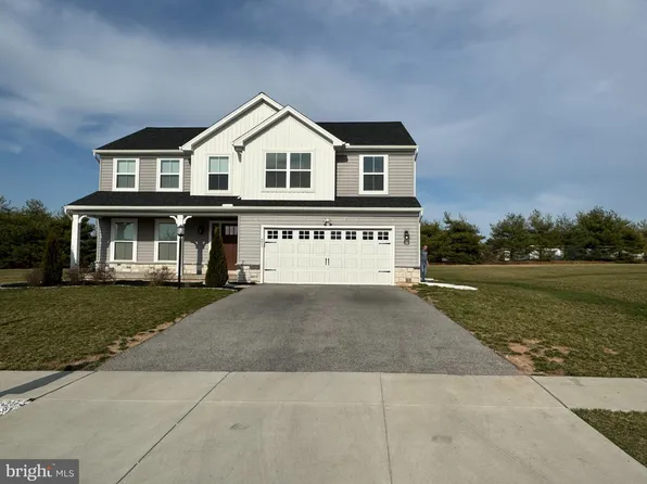 4033 Country Dr, Dover, PA 17315