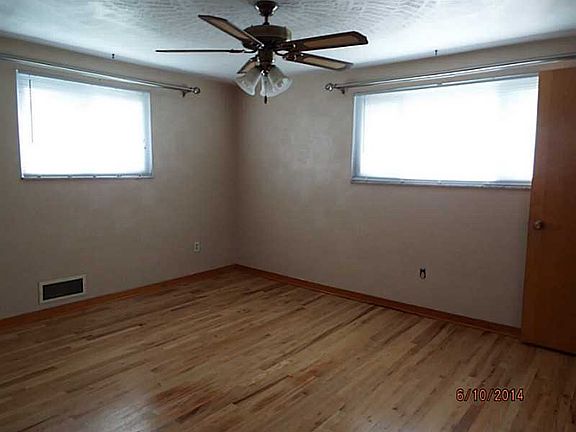 3rd image of 801 Whitehead Ln