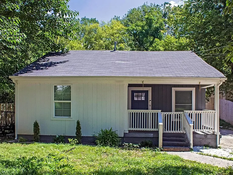 2318 Lloyd Ave — Photo 10