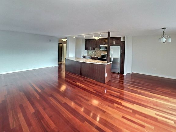5th image of 60 Longwood Ave APT 603