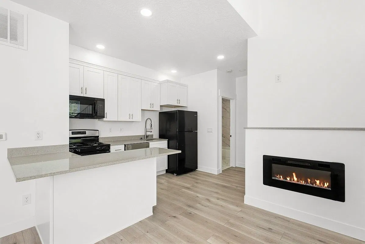 2 bed, 2.0 bath, 1000 sqft, $1,950 — Photo 4