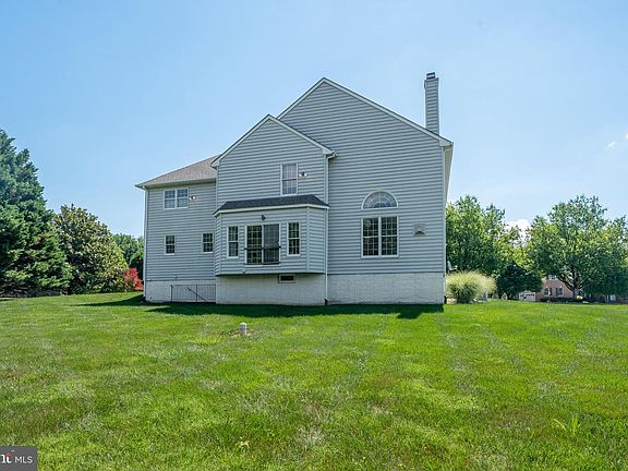 5th image of 2921 Summer Hill Dr