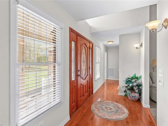 5th image of 480 Adrian Rd