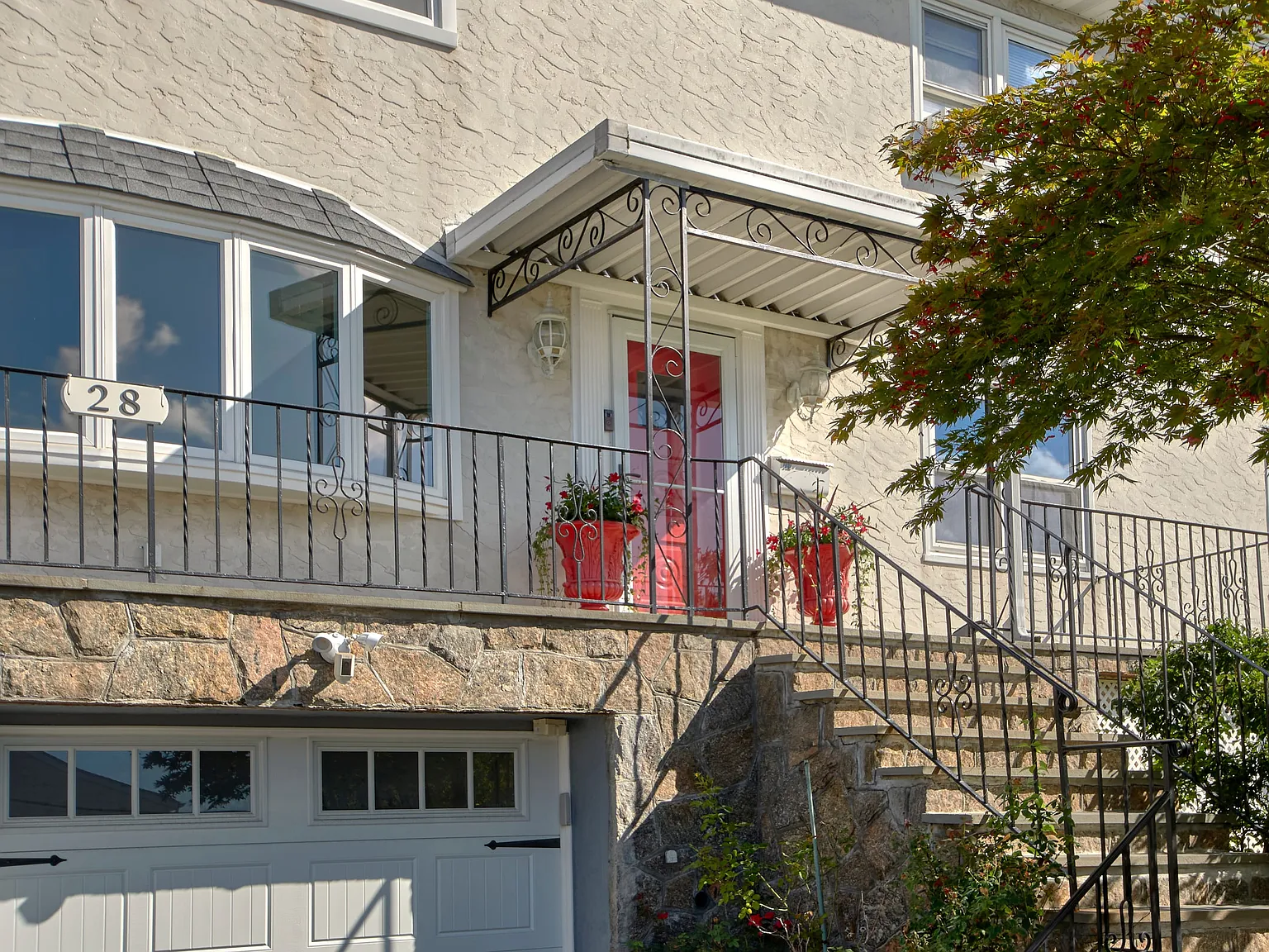 3 bed, 1.0 bath, 1440 sqft, $4,400 — Photo 2