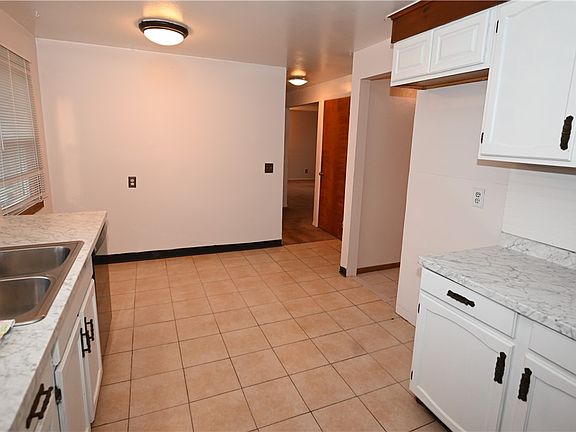4th image of 36 Jeanmoor Rd