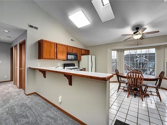 5th image of 718 Tollis Pkwy #D