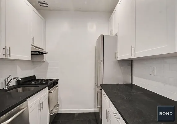 Rented by Bond New York | media 7