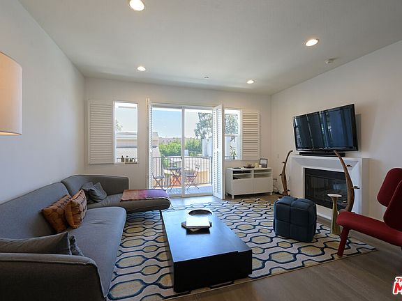 4th image of 4820 Bellflower Ave #206