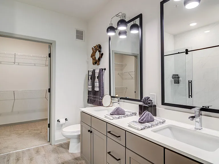 The Tomlin Luxury Apartments — Photo 24