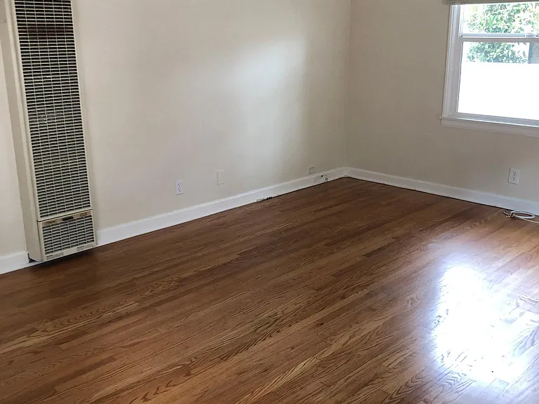 4015 Jackson Ave — Photo 2