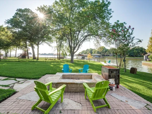 150 Enchanted Dr, Enchanted Oaks, TX 75156