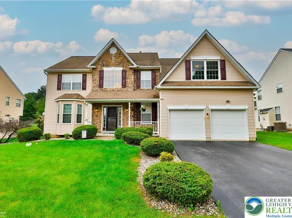 10 Windrift Ct, Palmer, PA 18045