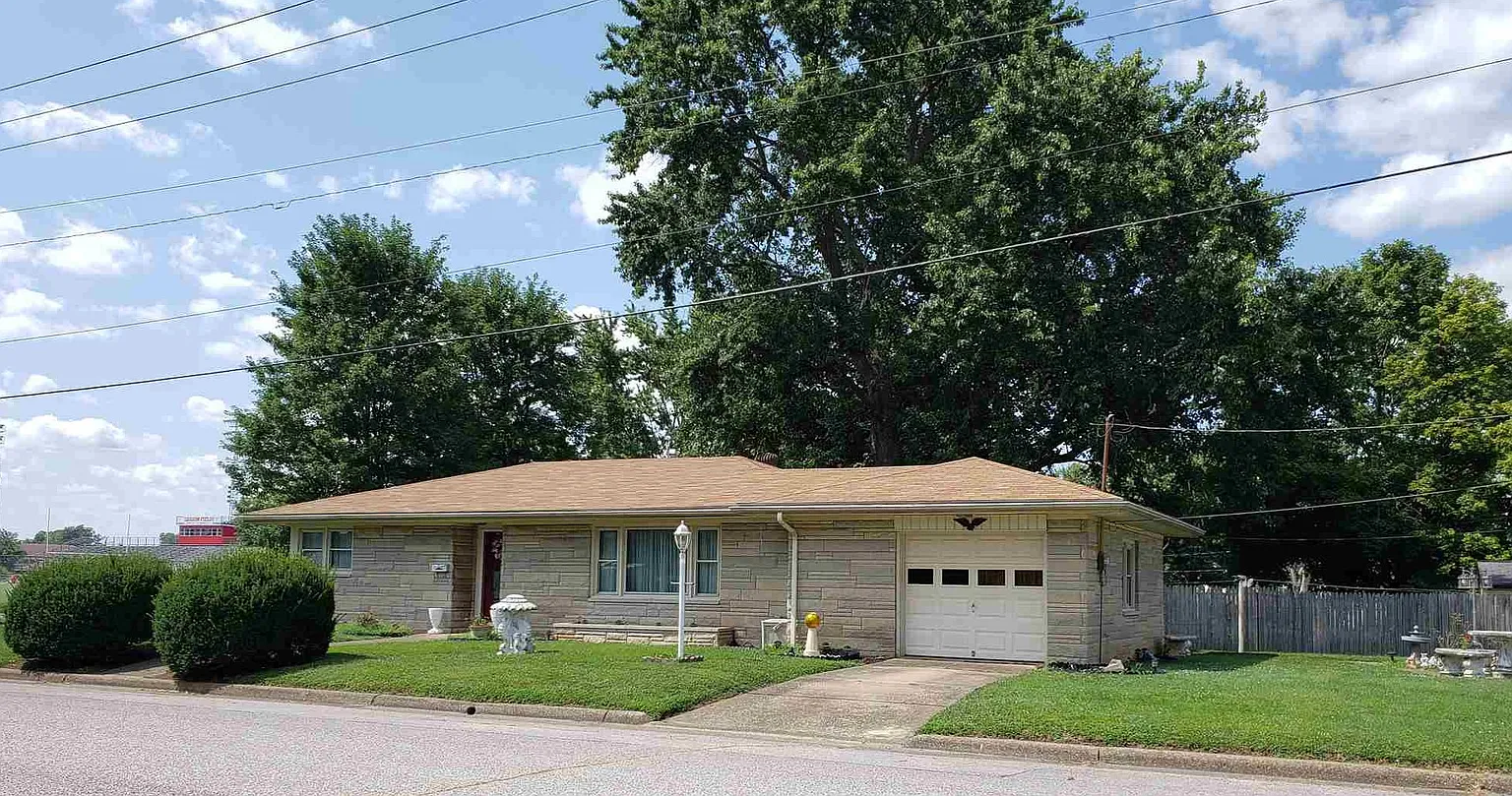1702 Jefferson St photo 1