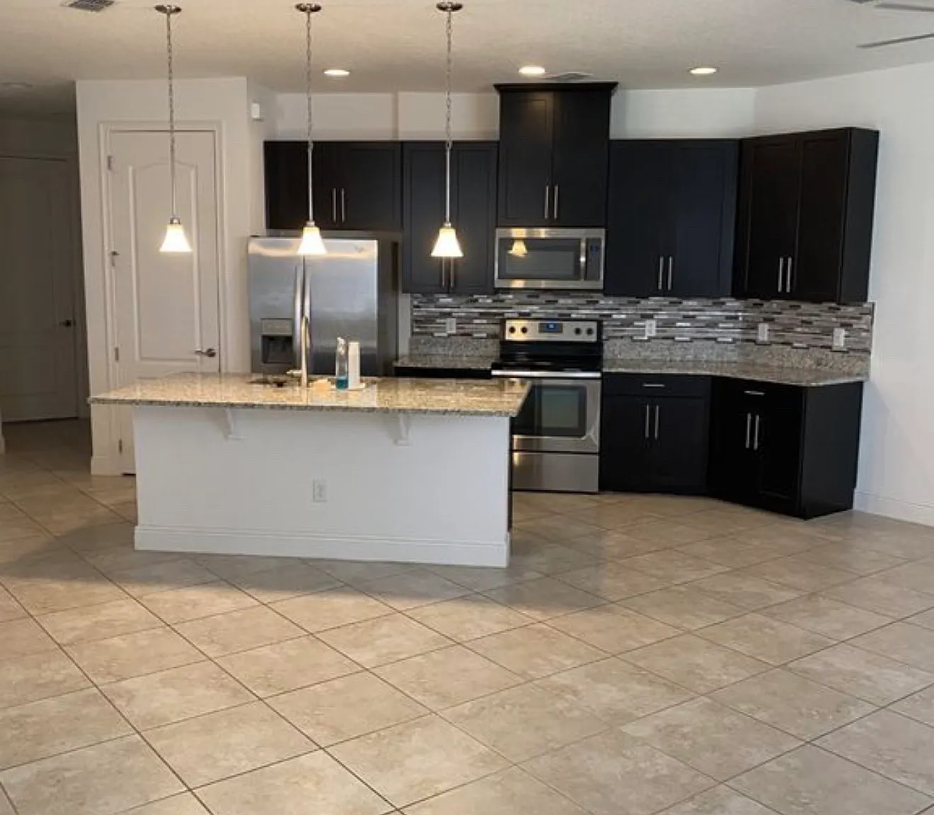 3 bed, 2.5 bath, 1801 sqft, $2,800 — Photo 2