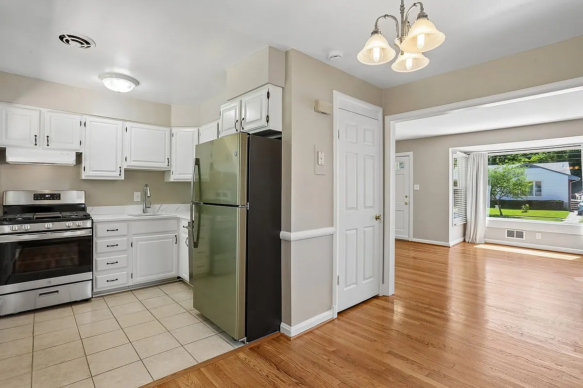 3 bed, 1254 sqft, $3,444 — Photo 4