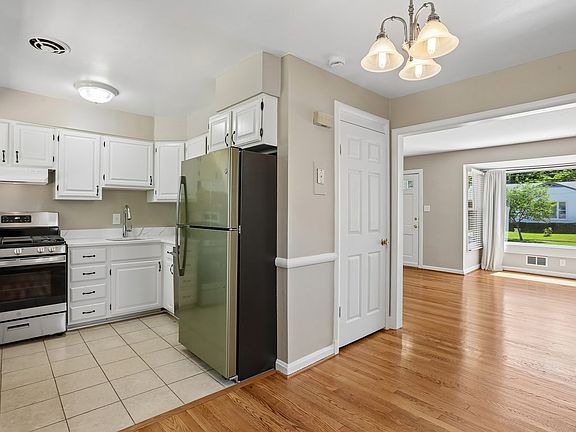 4th image of 11105 Stillwater Ave