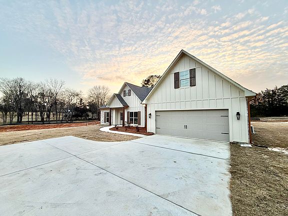 3rd image of 2620 Countrywood Rd