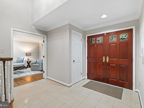 5th image of 11004 Roundtable Ct